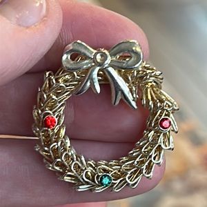 Christmas wreath pin